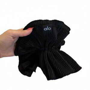 Alo Yoga Pleated Scrunchie – Black